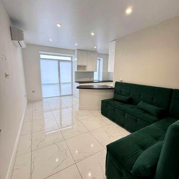 Продаж 2к квартира з ремонтом Епіцентр/Арсен вул. Івасюка новобудова