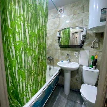 Продам квартиру.2й поверх.Не кутова.