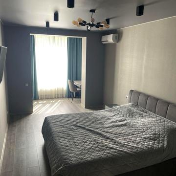 Героїв Небесної Сотні просп., 32/1