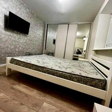 Сдам 1 к , 5 Фонтана, Генуезкая 8000 гр
Кухня , Студия и Спальня