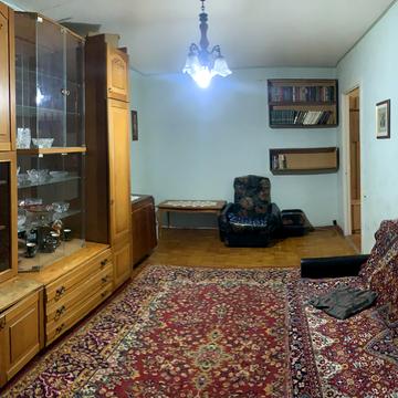 Мілютенка вул., 42