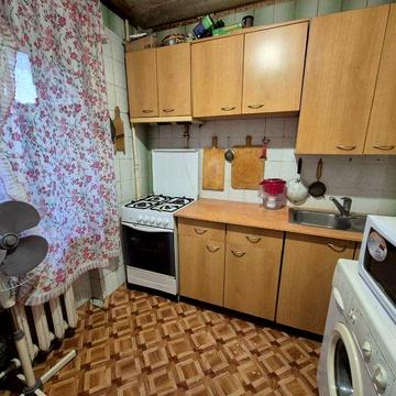 Продаж квартири по вул. Алма-Атинська. Тихе подвіря. Торг!