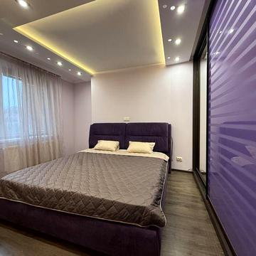 Здається простора 2-кімнатна квартира за адресою: вул. Миру, 30.