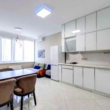 Дніпровська набережна вул., 14