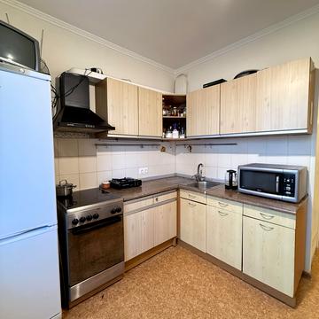 Анни Ахматової вул., 43