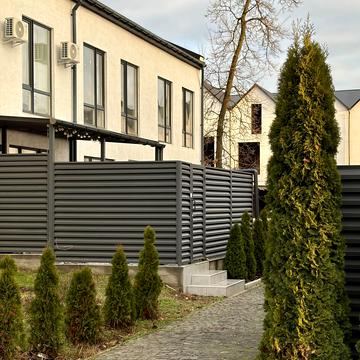 Молодіжна вул., 114