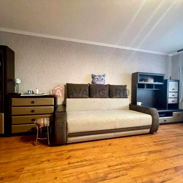 Простора 2-к. квартира з новим ремонтом. Казбет