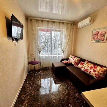 Гарна гостинка  ЖК « Воробйові гори» метро Академіка Павлова 2 поверх. ЖК Воробйові Гори