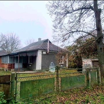 Продаж будинку і земельної ділянки