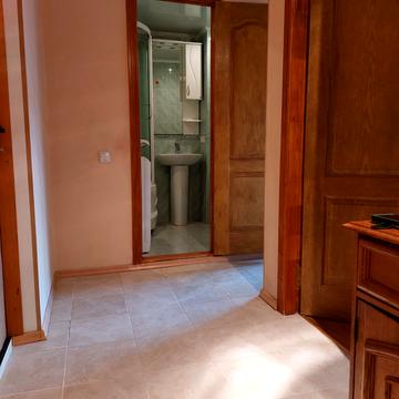 Оболонська пл. (Дружби Народів СРСР), 3