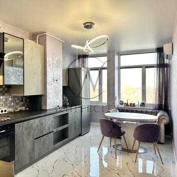 Юнацька вул., 1