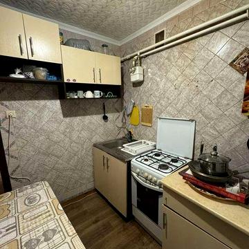 Сдам 1 комнатную квартиру на 1 м этаже в районе аэропорта