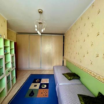 Білоруська вул., 32