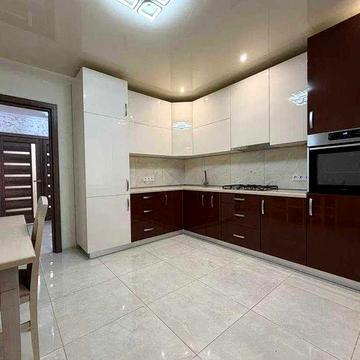 Продається простора 3-кімнатна квартира в обжитій новобудові