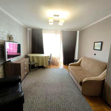 2 кімнатна чешка по вулиці Героїв Майдану