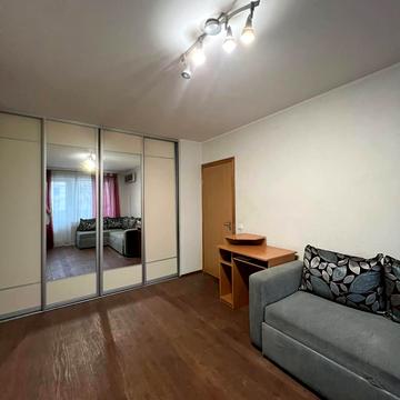 Мілютенка вул., 23