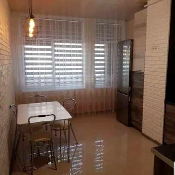 Юнацька вул., 8