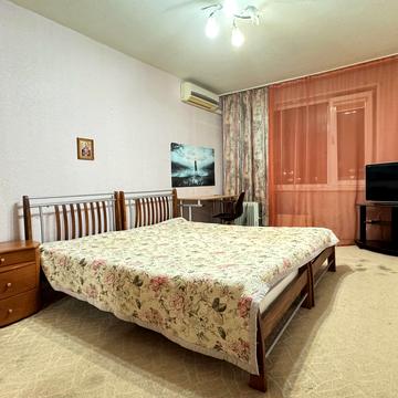 Володимира Івасюка просп. (Героїв Сталінграду), 25