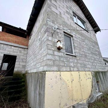 Продаж будинку біля лісу та річки