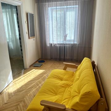 Лабораторна вул., 28