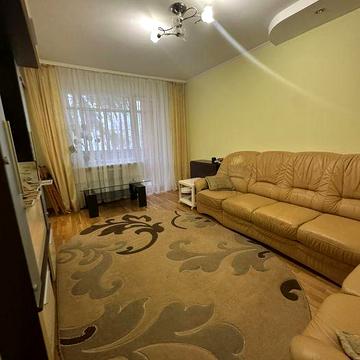 Продаж просторої 4-кім. квартири в. В. Великого