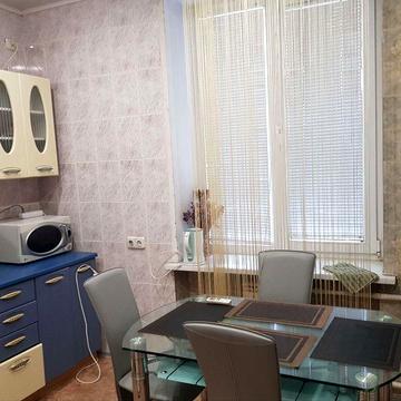 Реальная 2-ка в Центре, Исторический Музей, Университетская