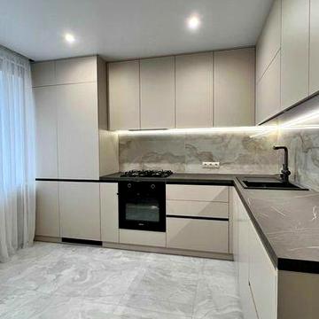 Сучасна нова квартира в комфортному районі Луцька