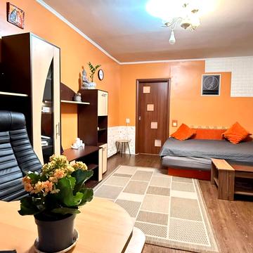 Архітектора Вербицького вул., 8