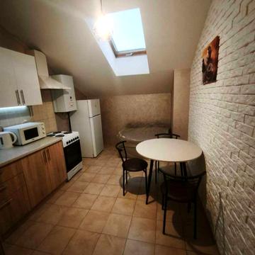 Павла Лі пров. (Московський), 2-Б