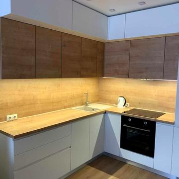 Зарічна вул., 2