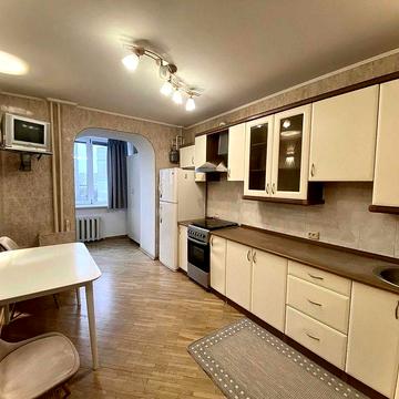 Оренда Драгоманова 17, 1 кімнатна 47 м2 від господаря