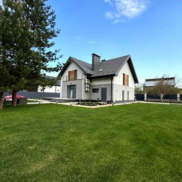 Двоповерховий будинок з дизайнерським євроремонтом!! Вакуленці!!