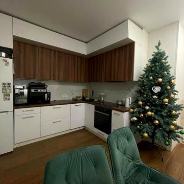 Кадетський Гай вул., 12