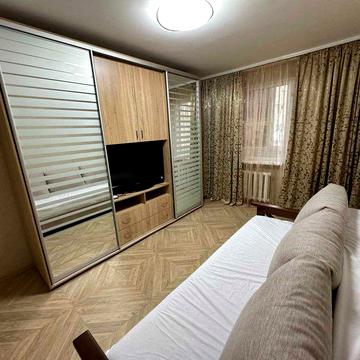 Черемушки, район дома Мебели, 2х комн. квартира, отличное сосояние