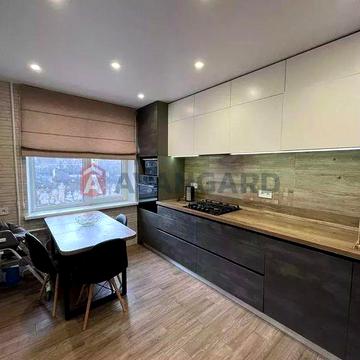 Продам 3к квартиру (свіжий ремонт) Бульвар Слави Перемога 5