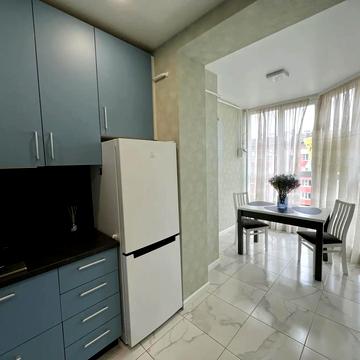 Молодіжна вул., 2