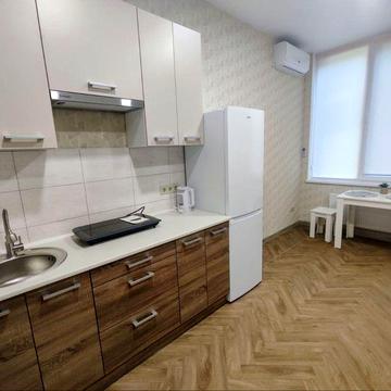 Однокімнатна студія з закритою терасою на поверсі