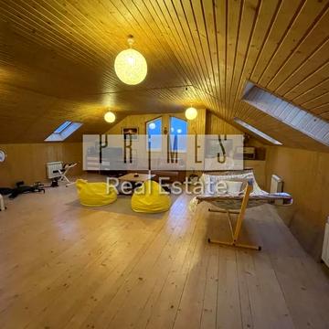 Єдності вул., 18