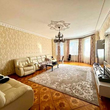 Здається  4-кімнатна квартира в будинку Каркашадзе вул.Довженка