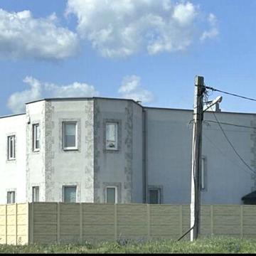 Приаатний будинок