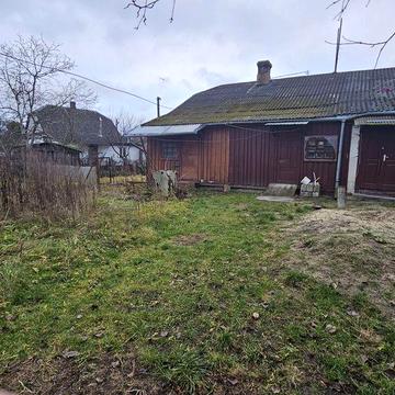 Пів будинку в центрі