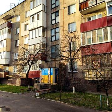 Продається 2-х кімнатна квартира 51м2, середина, 5 поверх, центр міста