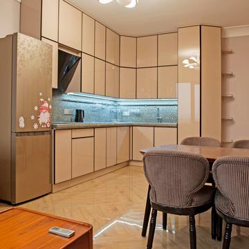 Дніпровська набережна вул., 14