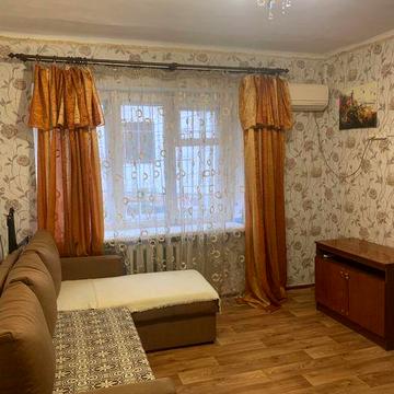 Сдам 2 комнатную долгосрочно в центральной части города на 2 м этаже