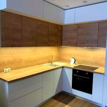 Зарічна вул., 2