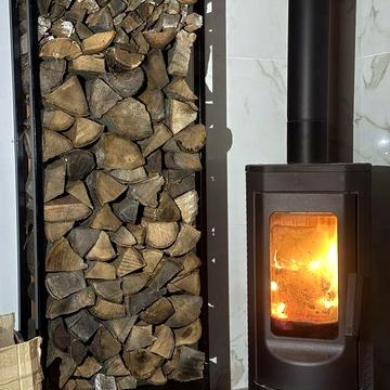 Будинок в лісі на 2 га, автономний, на соняшних панелях та акумулятор