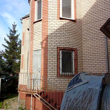 Довгострокова оренда 5к Дім Квітнева вулиця