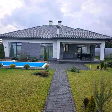 Продам дом на берегу озера с бассейном в КГ"Межречье" от собственника.