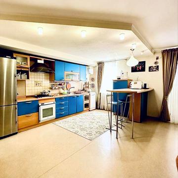 Продам 4-х к. кв. 115 м2 Победа 4 кирпичный дом 4-й эт.