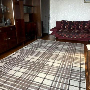 Двокімнатну квартиру біля метро Дарниця